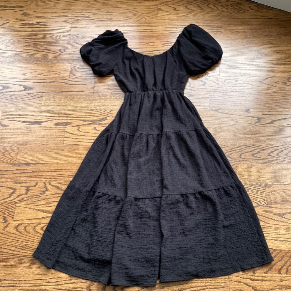 Astr the label size XS midi length crinkle material with elastic waist detail